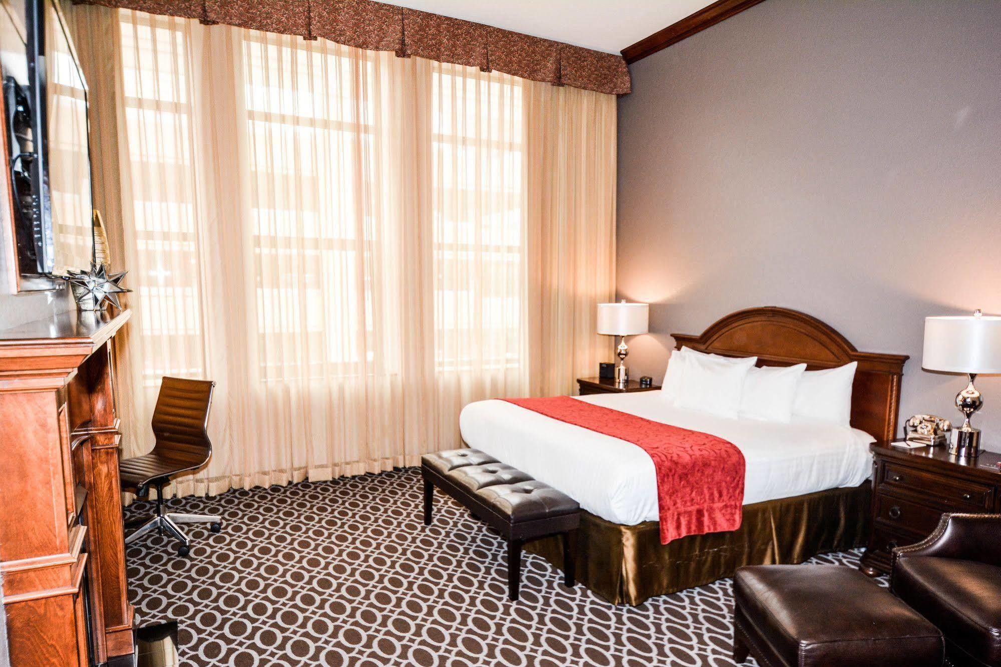 Des Lux Hotel Des Moines Exterior photo